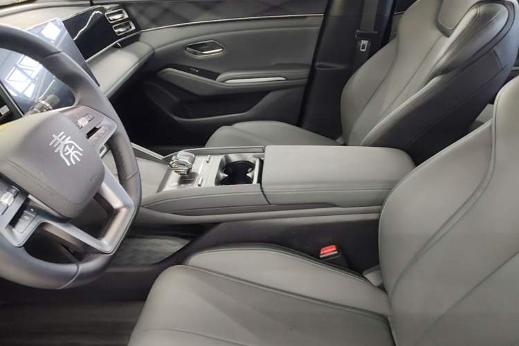 Used BYD Qin L 2025 DM-i Smart Drive 120KM Superior Model Left Front Seat