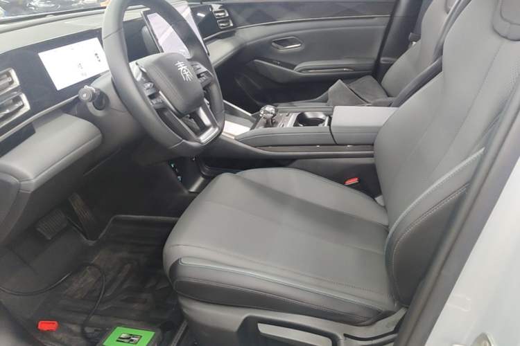 Used BYD Qin L 2025 DM-i Smart Drive 80KM Leading Model Left Front Seat