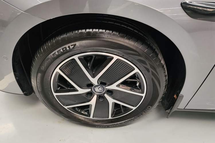 Used BYD Qin L 2025 DM-i Smart Drive 120KM Leading Model Left Front Wheel Hub
