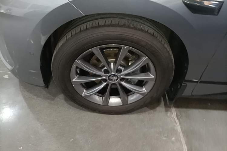 Used BYD Qin L 2025 EV 545KM Beyond Version Left Front Wheel Hub