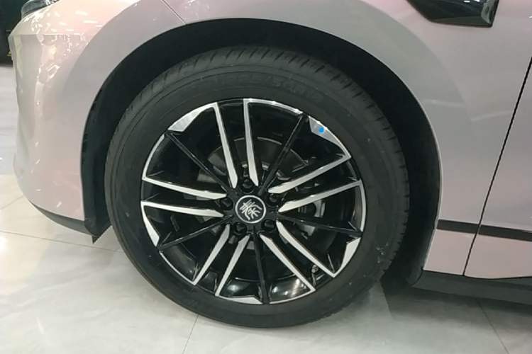 Used BYD Qin L 2025 EV 545KM Excellence Edition Left Front Wheel Hub