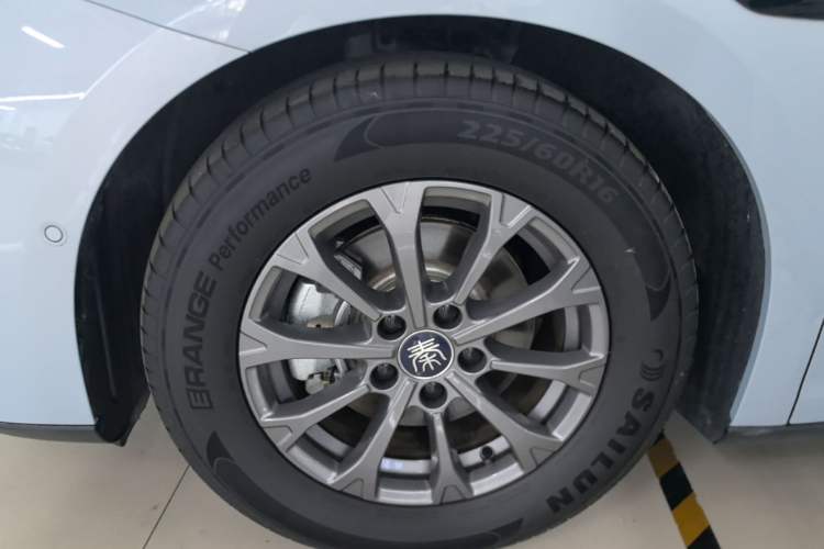 Used BYD Qin L 2025 DM-i Smart Drive 80KM Leading Model Left Front Wheel Hub