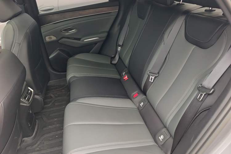 Used BYD Qin L 2025 DM-i Smart Drive 120KM Leading Model Left Rear Seat