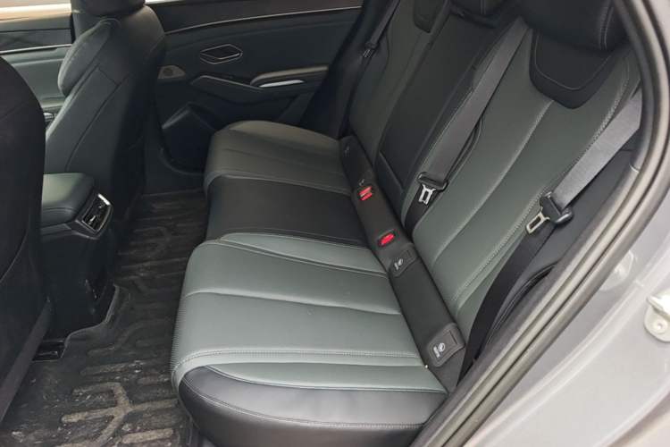 Used BYD Qin L 2025 DM-i Smart Drive 120KM Superior Model Left Rear Seat