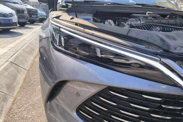 Used BYD Qin L 2025 DM-i Smart Drive 120KM Leading Model Right Front Headlight