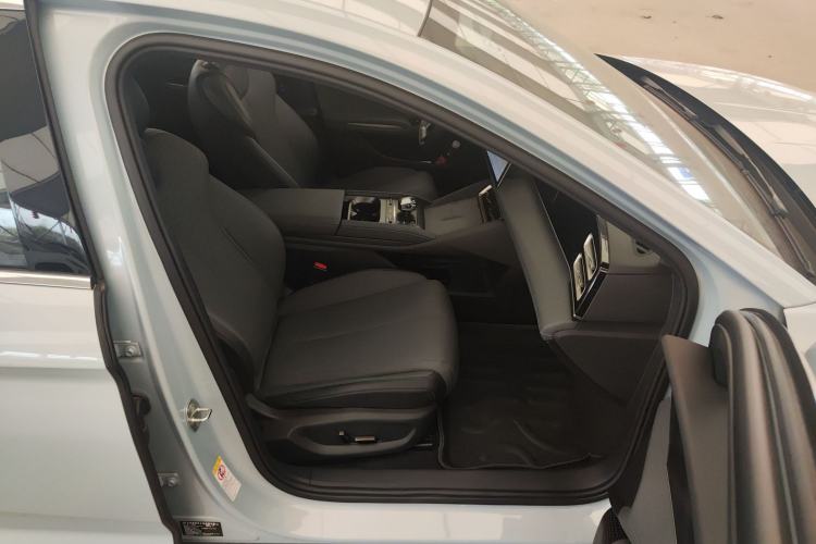Used BYD Qin L 2025 DM-i Smart Drive 120KM Superior Model Right Front Seat