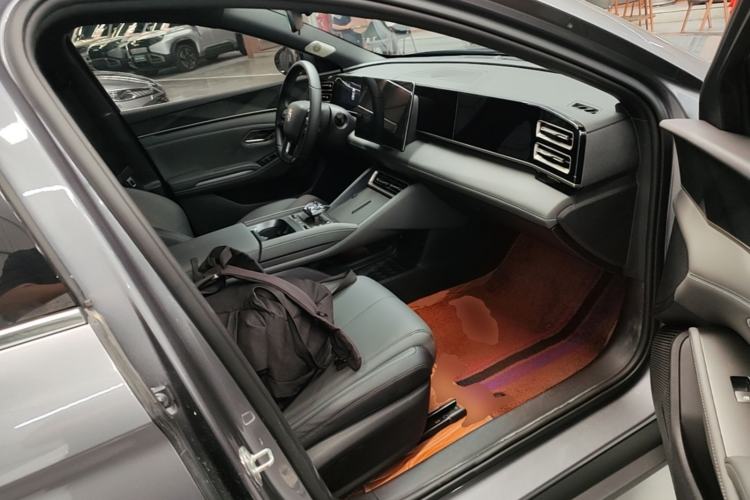 Used BYD Qin L 2025 DM-i Smart Drive 120KM Leading Model Right Front Seat