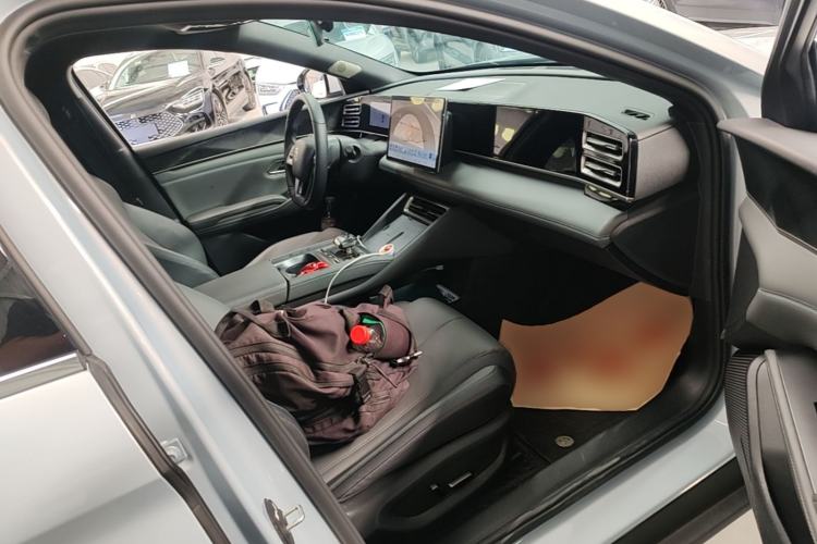 Used BYD Qin L 2025 DM-i Smart Drive 120KM Superior Model Right Front Seat