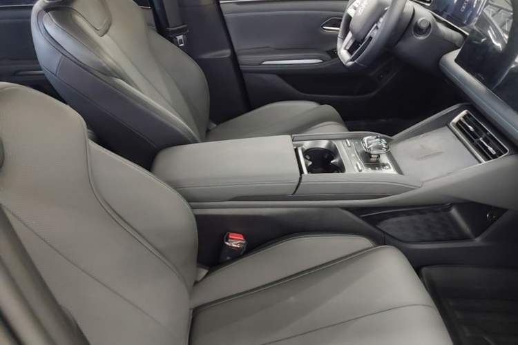 Used BYD Qin L 2025 DM-i Smart Drive 120KM Superior Model Right Front Seat