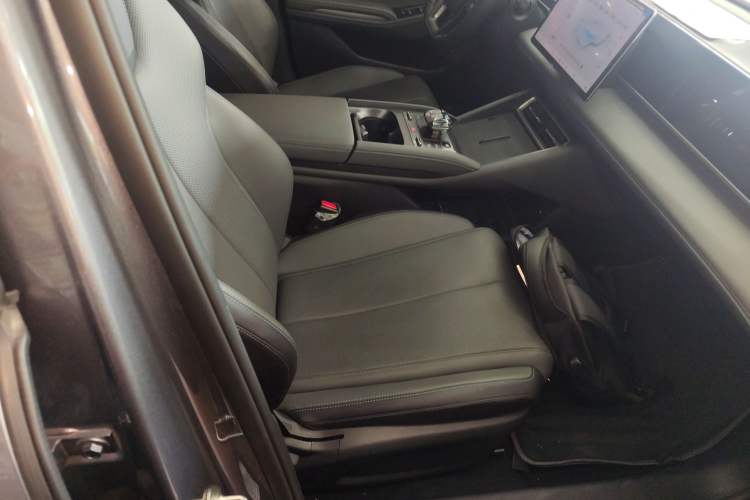 Used BYD Qin L 2025 DM-i Smart Drive 120KM Leading Model Right Front Seat