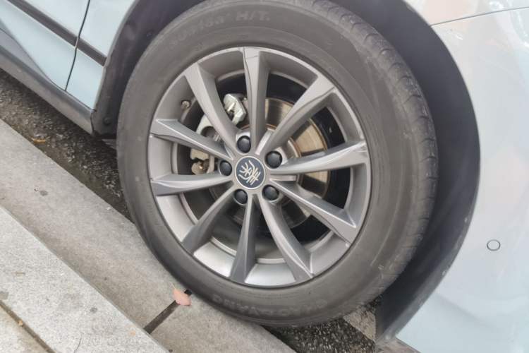 Used BYD Qin L 2025 EV 470KM Leading Edition Right Front Wheel Hub