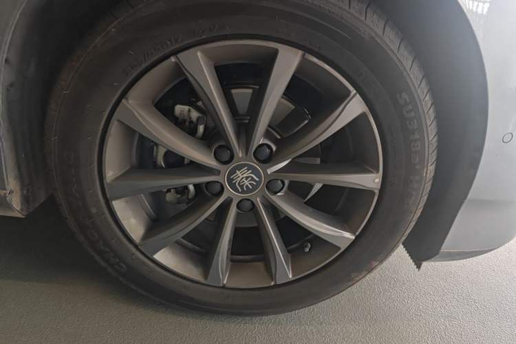 Used BYD Qin L 2025 EV 545KM Beyond Version Right Front Wheel Hub