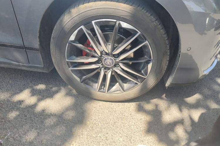 Used BYD Qin L 2025 EV 545KM Cloud Suspension Edition Right Front Wheel Hub