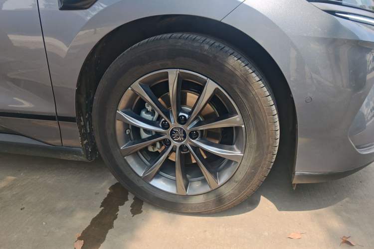 Used BYD Qin L 2025 EV 545KM Beyond Version Right Front Wheel Hub