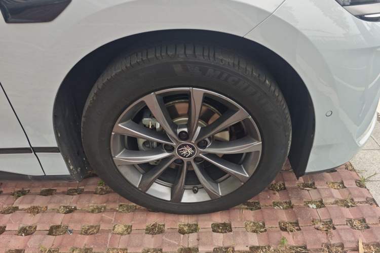 Used BYD Qin L 2025 EV 545KM Beyond Version Right Front Wheel Hub