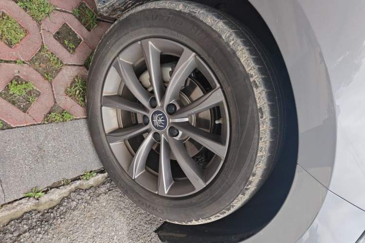 Used BYD Qin L 2025 EV 470KM Leading Edition Right Front Wheel Hub