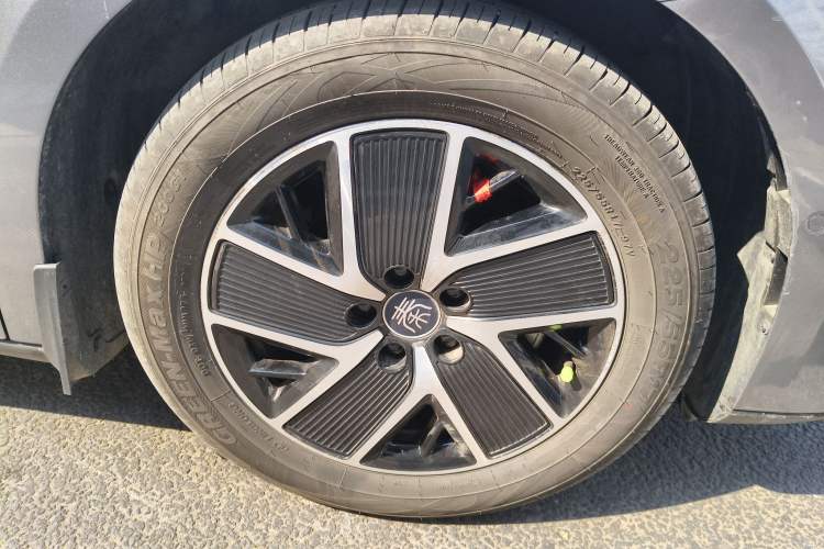 Used BYD Qin L 2025 DM-i Smart Drive 120KM Leading Model Right Front Wheel Hub