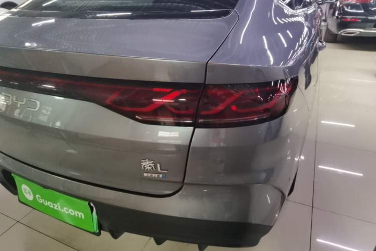 Used BYD Qin L 2025 DM-i Smart Drive 80KM Leading Model Right Rear Taillight