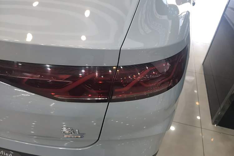 Used BYD Qin L 2025 DM-i Smart Drive 120KM Superior Model Right Rear Taillight