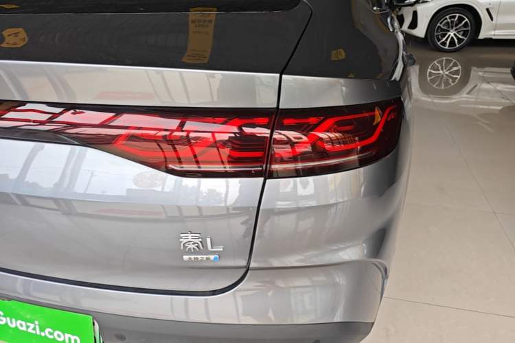 Used BYD Qin L 2025 DM-i Smart Drive 80KM Leading Model Right Rear Taillight