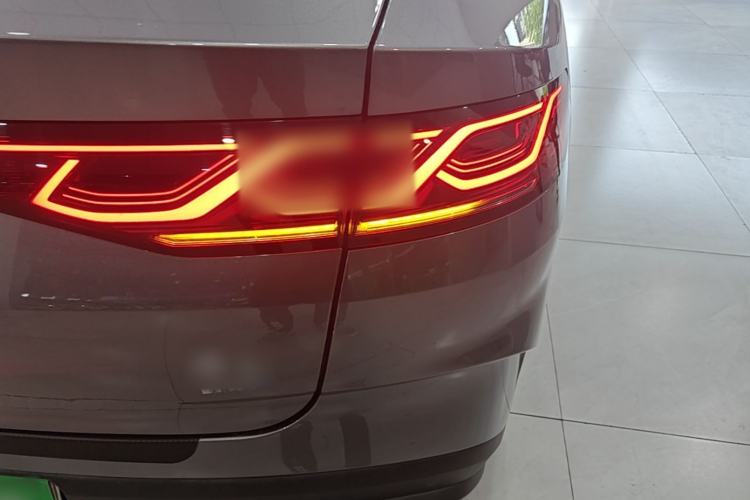 Used BYD Qin L 2025 DM-i Smart Drive 80KM Leading Model Right Rear Taillight