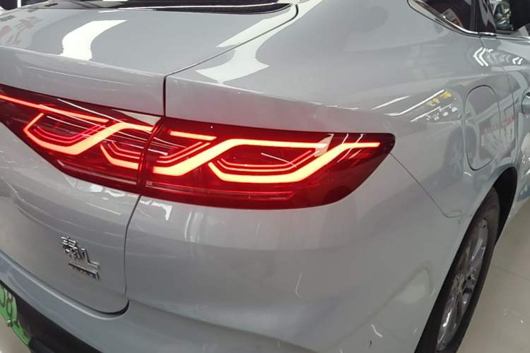 Used BYD Qin L 2025 DM-i Smart Drive 80KM Leading Model Right Rear Taillight