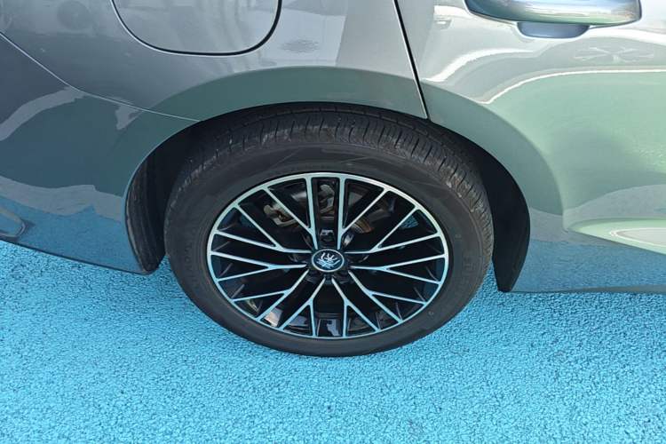 Used BYD Qin L 2025 DM-i Smart Drive 120KM Excellence Model Right Rear Wheel Hub
