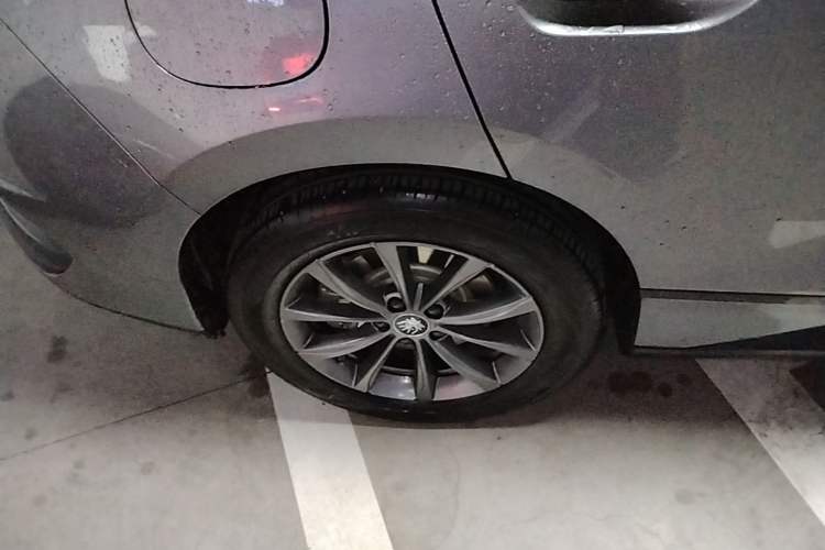 Used BYD Qin L 2025 EV 545KM Beyond Version Right Rear Wheel Hub
