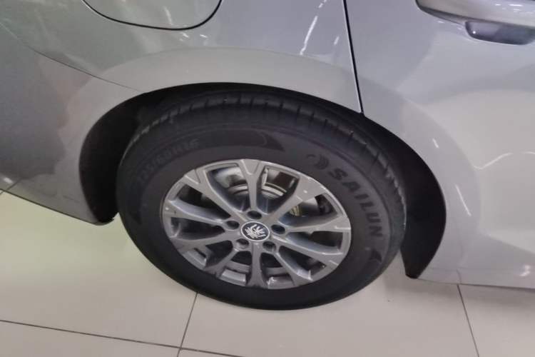Used BYD Qin L 2025 DM-i Smart Drive 80KM Leading Model Right Rear Wheel Hub