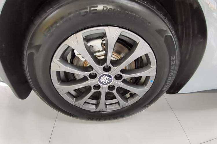 Used BYD Qin L 2025 DM-i Smart Drive 80KM Leading Model Right Rear Wheel Hub