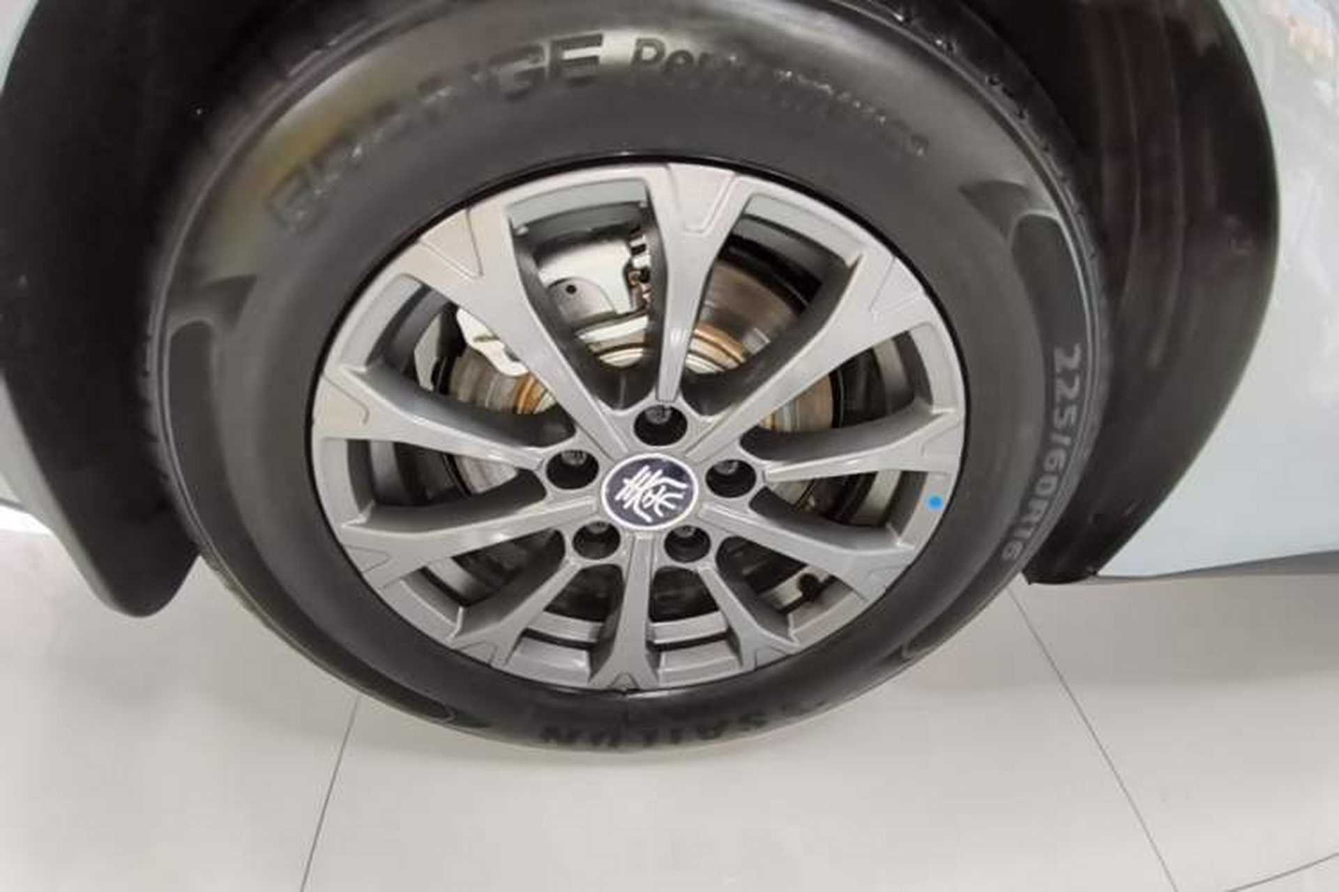 Used BYD Qin L 2025 DM-i Smart Drive 80KM Leading Model Right Rear Wheel Hub