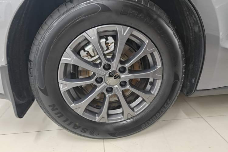 Used BYD Qin L 2025 DM-i Smart Drive 80KM Leading Model Right Rear Wheel Hub