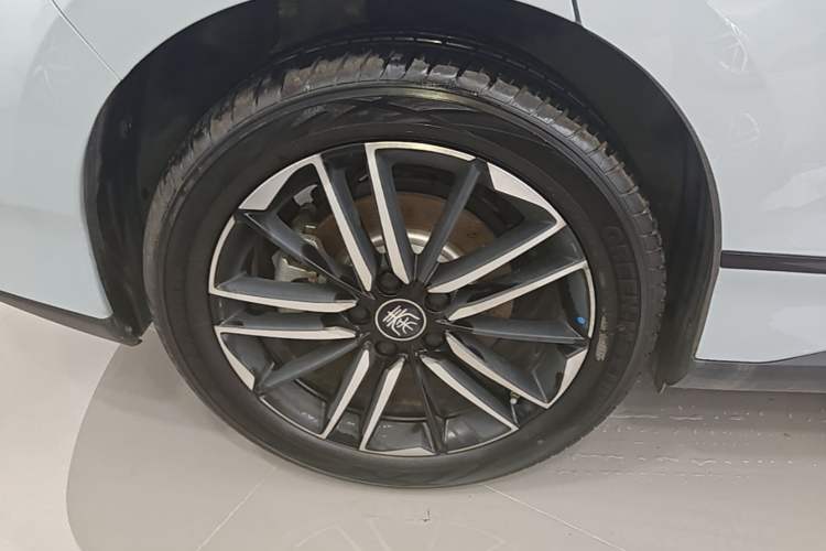Used BYD Qin L 2025 EV 545KM Excellence Edition Right Rear Wheel Hub