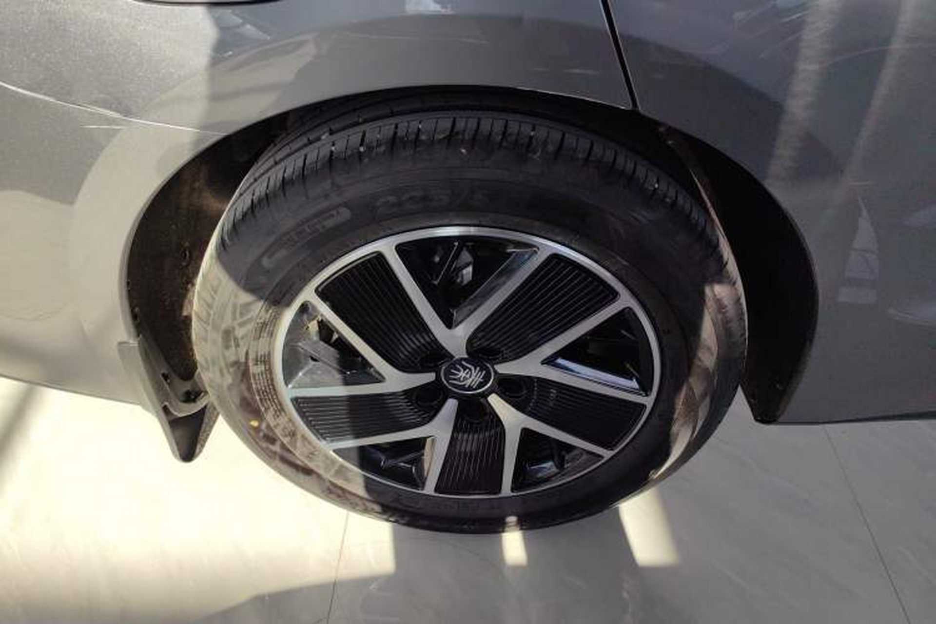 Used BYD Qin L 2025 DM-i Smart Drive 120KM Superior Model Right Rear Wheel Hub