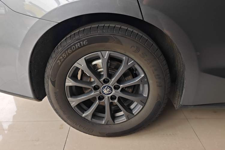 Used BYD Qin L 2025 DM-i Smart Drive 80KM Leading Model Right Rear Wheel Hub