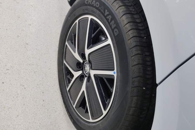 Used BYD Qin L 2025 DM-i Smart Drive 120KM Superior Model Right Rear Wheel Hub