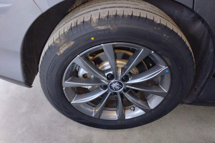 Used BYD Qin L 2025 EV 545KM Beyond Version Right Rear Wheel Hub