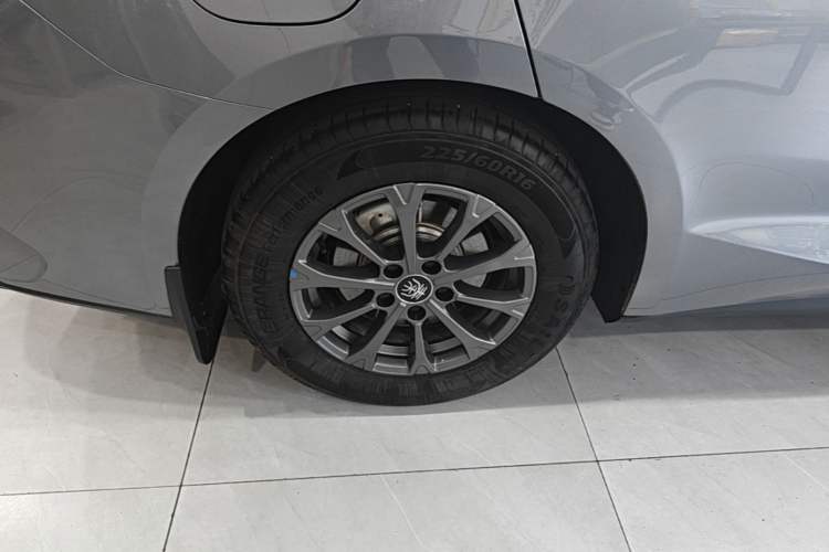 Used BYD Qin L 2025 DM-i Smart Drive 80KM Leading Model Right Rear Wheel Hub