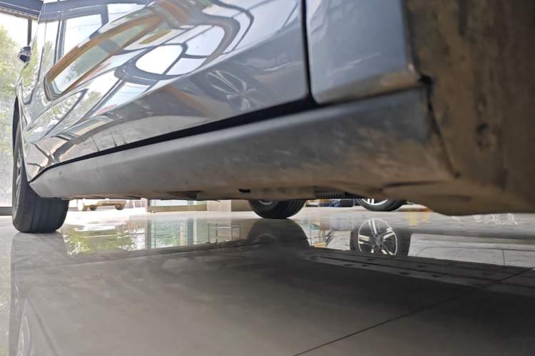Used BYD Qin L 2025 DM-i Smart Drive 80KM Leading Model Right Side Sill