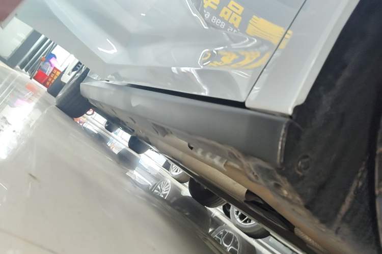 Used BYD Qin L 2025 DM-i Smart Drive 80KM Leading Model Right Side Sill
