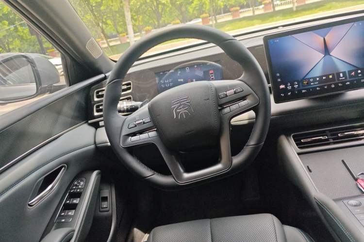 Used BYD Qin L 2025 DM-i Smart Drive 120KM Leading Model Steering Wheel