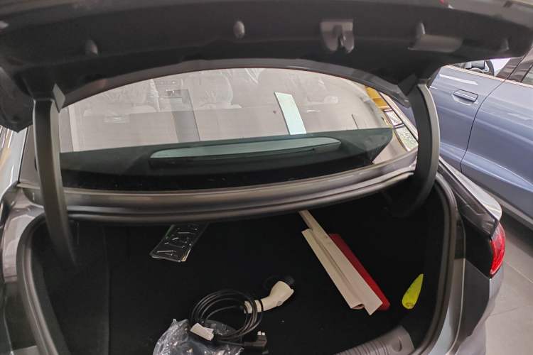 Used BYD Qin L 2025 DM-i Smart Drive 80KM Superior Model Trunk