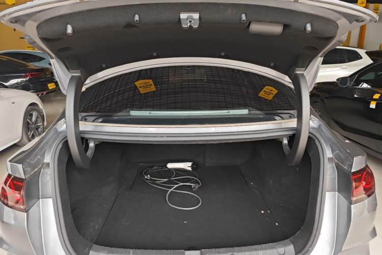 Used BYD Qin L 2025 DM-i Smart Drive 80KM Leading Model Trunk