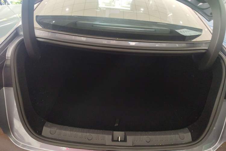 Used BYD Qin L 2025 DM-i Smart Drive 120KM Leading Model Trunk