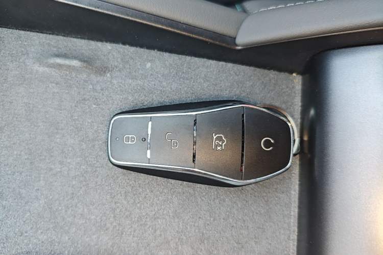 Used BYD Qin L 2025 DM-i Smart Drive 120KM Excellence Model Vehicle Key