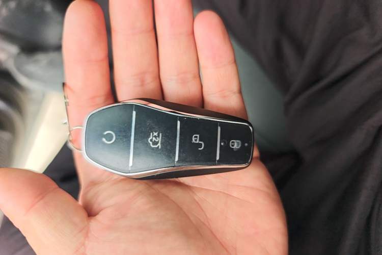 Used BYD Qin L 2025 DM-i Smart Drive 120KM Leading Model Vehicle Key
