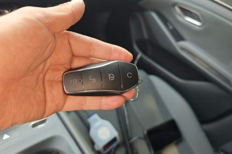 Used BYD Qin L 2025 DM-i Smart Drive 80KM Leading Model Vehicle Key