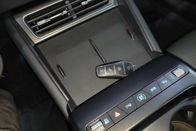 Used BYD Qin L 2025 EV 545KM Beyond Version Vehicle Key