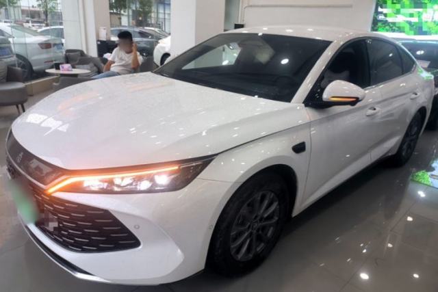 Used BYD Qin L 2025 DM-i Smart Drive 80KM Leading Model