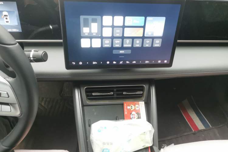 Used BYD Qin L 2025 DM-i Smart Drive 80KM Leading Model Audio And AC Panel